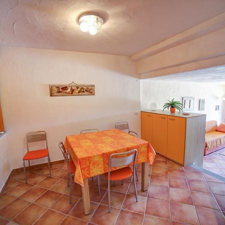 Delia Apartments San Teodoro  Bagian luar foto