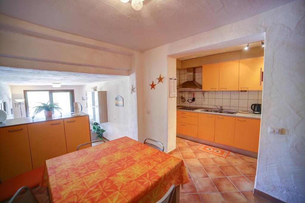 Delia Apartments San Teodoro  Bagian luar foto